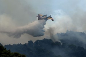 Φωτιά στον Σχίνο: Απίστευτες εικόνες καταστροφής στα Γεράνεια Όρη - Αποκαλυπτικό βίντεο από drone
