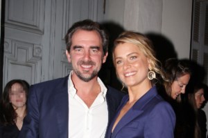 Τατιάνα Μπλάτνικ: Πανύψηλη με κόκκινο κοστούμι και σνίκερς - Η φαρδιά παντελόνα που την έκανε να φαίνεται ακόμα πιο ψηλή - εικόνα 5