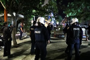 Κορονοϊός: Μπαράζ ελέγχων για τα μέτρα, συλλήψεις και παραβάσεις σε καταστήματα