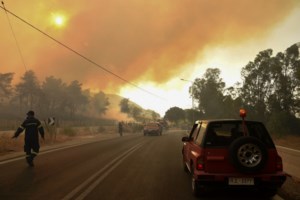 Φωτιά στην Ηλεία: Παρασύρθηκε αστυνομικός από πυροσβεστικό όχημα