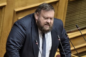 Τέμπη: "Κρατιέμαι να μην ισοπεδώσω ό,τι έχει μείνει όρθιο", ξεσπά γιος θύματος της τραγωδίας