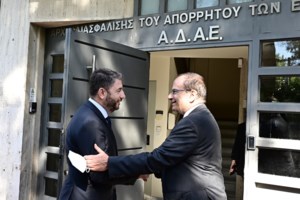 Ανδρουλάκης: Ο Κασσελάκης με λέει εκβιαζόμενο - Παίζει τοξικό παιχνίδι - εικόνα 2