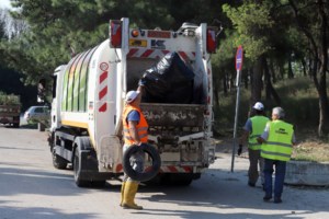 Θανατηφόρο τροχαίο στη Θεσσαλονίκη: ΙΧ καρφώθηκε σε κολόνα, νεκρός ο οδηγός [Βίντεο]