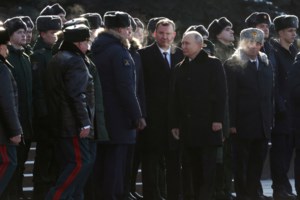 Ρωσία: Γιατί βουλευτής έβαλε μακαρόνια στα αυτιά του ενώ άκουγε ομιλία του Πούτιν [βίντεο]