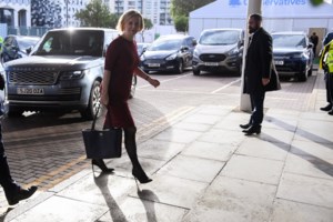 Βρετανία: Εκτός κούρσας διαδοχής ο υπουργός Άμυνας Μπεν Γουάλας - Στηρίζει την επαναφορά του Μπόρις Τζόνσον