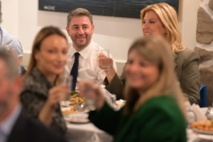 Στον "Καραβίτη" ο Πιερρακάκης με το οικονομικό επιτελείο, μετά την ψήφιση του προϋπολογισμού [βίντεο]