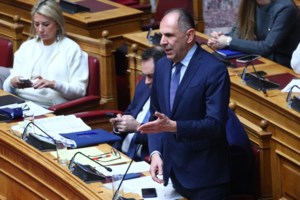 Άγρια κόντρα Κωνσταντοπούλου με Θεοχάρη που είπε ότι για την πτώχευση φταίει το ΠΑΣΟΚ που διάβρωσε τον Έλληνα