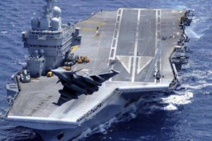 Στο θωρηκτό Αβέρωφ πέφτουν οι υπογραφές για τις φρεγάτες Belharra - Δεσπόζει το αεροπλανοφόρο Charles de Gaulle