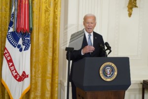 Η κληρονόμος του κολοσσού Disney "παγώνει" τις δωρεές στους Δημοκρατικούς μέχρι να αποσυρθεί ο Μπάιντεν - Φεύγουν χρηματοδότες - εικόνα 2