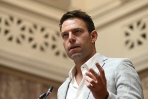 Το σκίτσο της "Καθημερινής" που εξόργισε τον Πολάκη και η υβριστική ανάρτηση για τον Χαντζόπουλο: "Κακέκτυπο ανθρώπινου είδους"