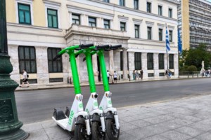 Κόντρα  Δούκα - Μπακογιάννη για τα ηλεκτρικά πατίνια: "Η διαβούλευση τελειώνει και δεν έχετε καταθέσει πρόταση"