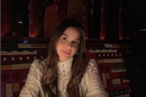 Η Αμαλία Κωστοπούλου έγινε 28: Το πάρτι γενεθλίων, η τούρτα και τα δεκάδες τριαντάφυλλα - εικόνα 6