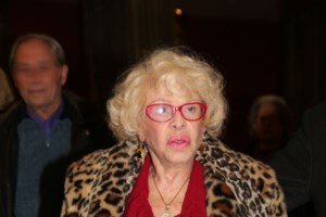 Καίτη Γκρέυ: Σταθερή αλλά κρίσιμη η κατάστασή της - Δεν έχει επαφή με το περιβάλλον - εικόνα 2