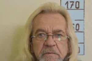 Αφέθηκε ελεύθερος ο 78χρονος "ξανθός μάγος" – Ήταν στη φυλακή για τον βιασμό της ανήλικης βαφτισιμιάς του [βίντεο]