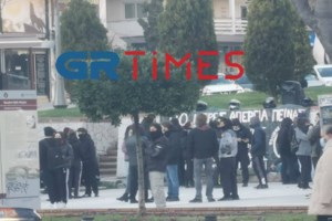 Απίστευτο: Αναρχικοί μπούκαραν στο υπουργείο... Υγείας - Πανό και τρικάκια υπέρ του Κουφοντίνα - 60 προσαγωγές [εικόνες] - εικόνα 4