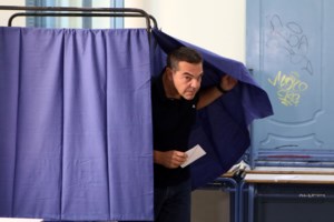 Καρτερός έξαλλος, τα βάζει με Σκουρλέτη, Φίλη και ΕΦΣΥΝ - "Επίδοξοι σωτήρες, με αυτά τα σκ@τ@ θα κάνουν εύφορο το χωράφι;"