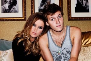 Λίζα Μαρί Πρίσλεϊ: Πέθανε στα 54 της η μοναχοκόρη του βασιλιά του ροκ εν ρολ, Έλβις - εικόνα 6