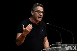 Η γκάφα Αρβανίτη που έκανε ανω κάτω τον ΣΥΡΙΖΑ και έφερε χαμόγελα στη ΝΔ - Το παρασκήνιο του ψηφίσματος της Ευρωβουλής
