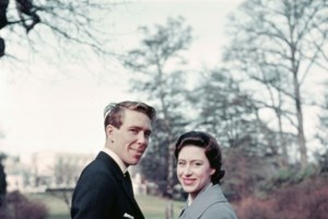 Σοβαρό απρόοπτο για την Ντενίζ Ρίτσαρντς: "Έσκασαν" τα εμφυτεύματα στο στήθος της στο reality επιβίωσης που συμμετείχε - εικόνα 3