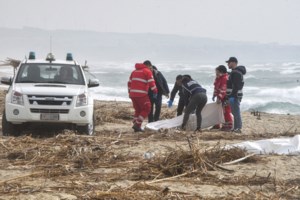 Συναγερμός νότια της Καλαβρίας: Πάνω από 1.000 μετανάστες σε πλεούμενα που κινδυνεύουν να βυθιστούν