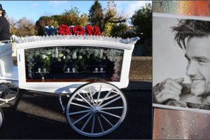 Bee Gees: Πέθαναν δύο ντράμερ του συγκροτήματος, ο Κόλιν Πέτερσεν και ο Ντένις Μπάιρον