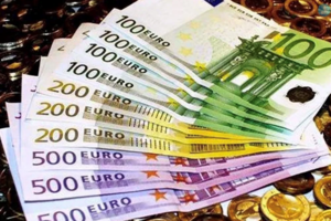 Απίστευτη ληστεία στην Πάτρα: Τον απείλησαν με λόγχη μέσα στο σπίτι του και τον έβαλαν να... γδυθεί