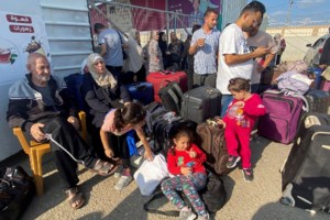 Άνοιξε για πρώτη φορά η διάβαση της Ράφα - Φεύγουν για να σωθούν από την κόλαση του πολέμου [εικόνες] - εικόνα 4