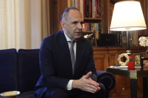 Ακρόπολη: 38χρονος επιτέθηκε με μαχαίρι στη μητέρα του - Την τραυμάτισε στον λαιμό