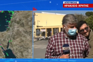 Viral: Ισλανδοί παίζουν βόλεϊ μπροστά από ηφαίστειο που "ξερνάει" λάβα [βίντεο]