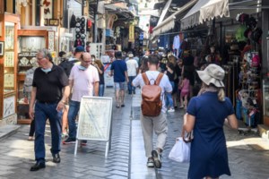 Προειδοποίηση Πλεύρη: Αναμένουμε θερινό κύμα κορονοϊού - "Ανούσια τα περιοριστικά μέτρα λόγω της μεταδοτικότητας"