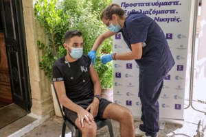 Οδηγίες παιδιάτρων: Εμβολιάστε τα παιδιά σας κατά του κορονοϊού - Τι να κάνουν αν έχουν συμπτώματα την ίδια μέρα