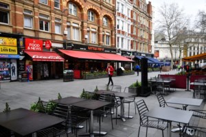 Μπόρις Τζόνσον: Σε βόλτα με την έγκυο αρραβωνιαστικιά του εθεάθη ο Βρετανός πρωθυπουργός - εικόνα 2