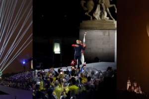 Ολυμπιακοί Αγώνες 2024: Βγήκαν τα αδιάβροχα στον Σηκουάνα - Χαμογελαστοί Μητσοτάκης-Μαρέβα στην Τελετή Έναρξης [εικόνες] - εικόνα 8