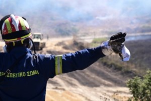 Φωτιά τώρα στην Κύθνο: Σηκώθηκαν δύο αεροσκάφη και ένα ελικόπτερο