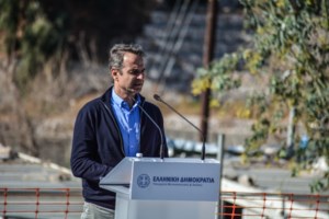 Μητσοτάκης στη Σάμο: Κλείνουμε την "δομή της ντροπής" στο Βαθύ - "Η Ευρώπη έχει σύνορα στη θάλασσα και τη στεριά"