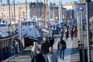 Τα παράξενα έθιμα της Πρωτοχρονιάς: Σπάσιμο πιάτων, γκι και πήδημα από καρέκλες - εικόνα 2