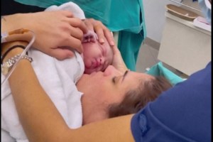 Η Μαίρη Συνατσάκη έκλεισε τα 39 - Η εντυπωσιακή τούρτα και η έκπληξη της Ντορέτας Παπαδημητρίου [εικόνες]