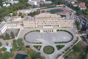 Bullying στο Αρσάκειο: Μητέρα καταγγέλλει Μπαμπινιώτη - "Μας έλεγε να μην είμαστε υπερπροστατευτικοί με τα παιδιά" - εικόνα 2