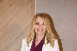 Ολγα Κεφαλογιάννη: Κομψή με total black, στην πρεμιέρα της παράστασης που σκηνοθετεί ο Μαρκουλάκης