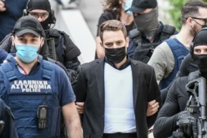 Γλυκά Νερά: Καρέ καρέ ο μοιραίος καυγάς του Μπάμπη και της Καρολάιν πριν τον φόνο - Αποκαλυπτικό το ημερολόγιό της - εικόνα 3