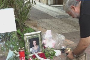 Εξάρχεια: Συνελήφθησαν τρία άτομα που επιτέθηκαν σε αστυνομικούς με γυάλινα μπουκάλια