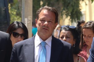 Κόλαφος για τον Λύτρα η ιατρική γνωμάτευση για τη σύζυγό του μετά τον ξυλοδαρμό - "Κάταγμα ρινικού οστού, οιδήματα, εκδορές" - εικόνα 4