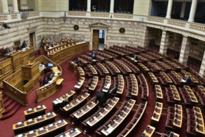 Τι έβαλε η Μάγδα Φύσσα μέσα στον τάφο του Μανώλη Γλέζου- Μαζί με τα λουλούδια - εικόνα 2