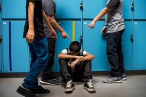 Ηράκλειο: Συγκινεί ο μαθητής της Δ' Δημοτικού με το τραγούδι του "για την ειρήνη"