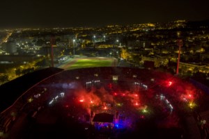 Εγινε η νύχτα μέρα στη Γεωπονική: 20.000 κόσμου στη συναυλία του Λεξ - Η στιγμή που ανέβηκε στη σκηνή [βίντεο]