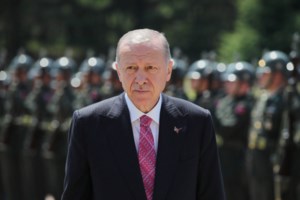 Σάλος στην Τουρκία με τα πανάκριβα γυαλιά Cartier του Ερντογάν: Πάνω από 3.100 ευρώ η αξία τους - εικόνα 4