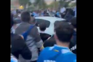 ΗΠΑ: Η σοκαριστική στιγμή που 34χρονη βάζει φωτιά σε άστεγη στο Σακραμέντο [βίντεο]