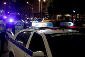 Θεσσαλονίκη: Χειροπέδες σε γυναίκα αστυνομικό που απείλησε τον εν διαστάσει σύζυγό της με μαχαίρι