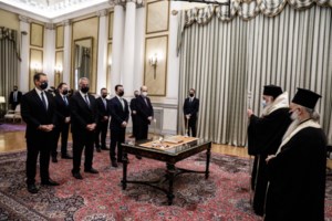 Ορκωμοσία υπουργών: Τι δήλωσαν για το "νέο ξεκίνημα" Χατζηδάκης, Πέτσας και Σκρέκας