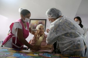 Κομισιόν: Δικαίωμα των χωρών-μελών οι διμερείς συμφωνίες για εμβόλια